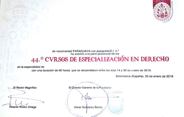 Este es el diploma que trajeron los funcionarios que sí completaron el curso en Salamanca. Como se puede ver cuenta con la firma del rector magnífico, del director gerente y del director de la especialidad.