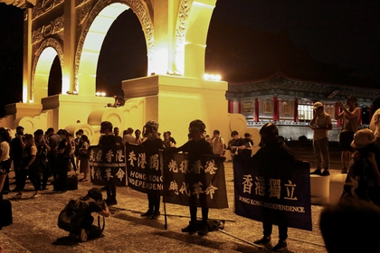 Protesta contra el régimen continental chino en la Liberty Square de Taipei, la capital taiwanesa. Allí hay una enorme preocupación por una posible invasión militar. REUTERS/Ann Wang