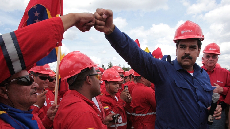 Nicolás Maduro junto a trabajadores de PDVSA