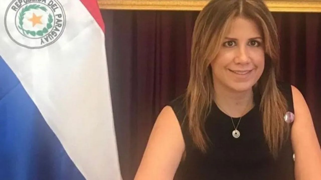 Alejandra Peralta Se Afilia Al Partido Colorado Y Suena Como Posible Alejandra Peralta Merlo 